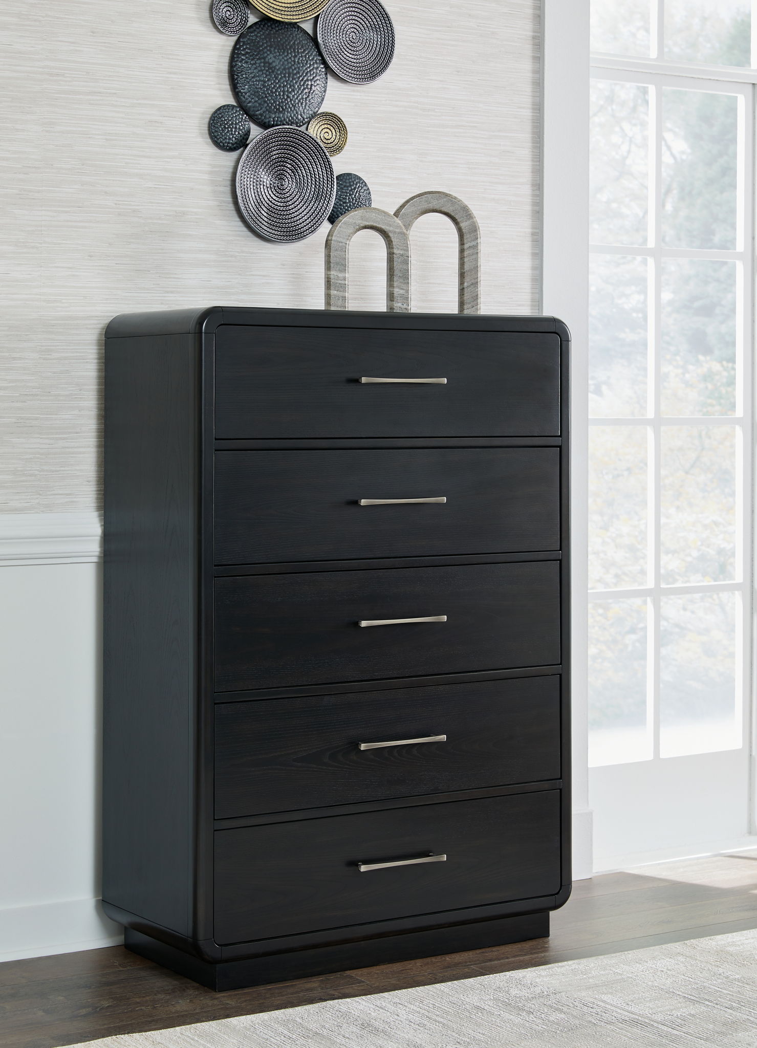 Rowanbeck - Commode à cinq tiroirs - Noire