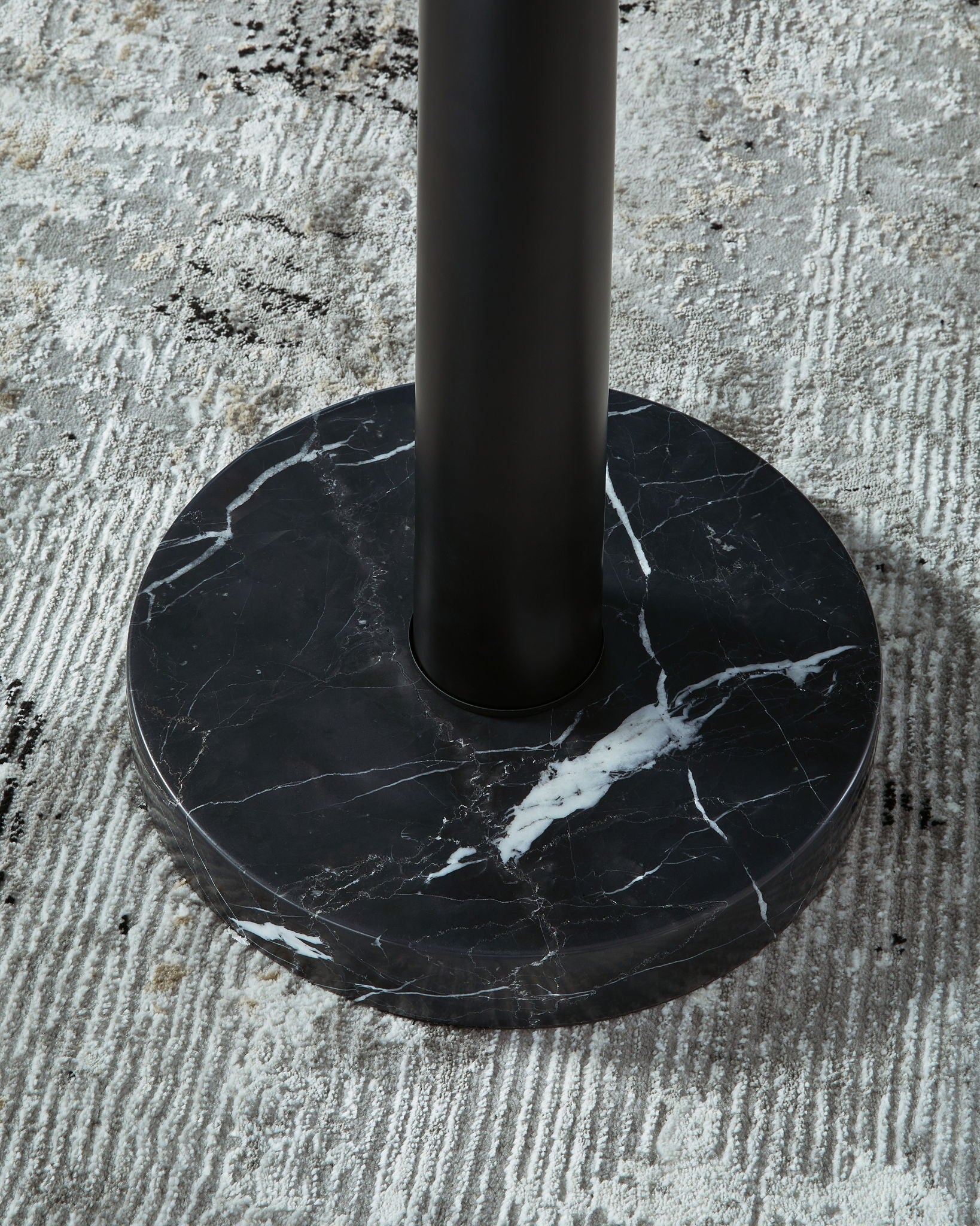 Sorcha - Lampadaire en métal - Finition or / Noir