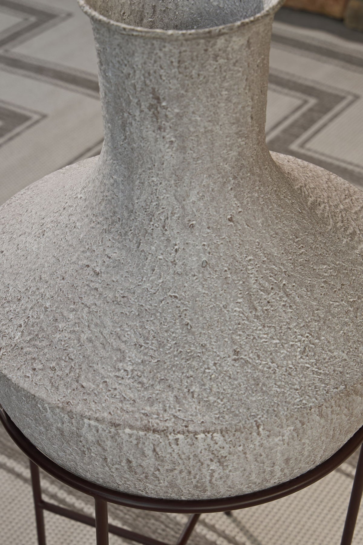 Estonbank - Vase - 30" - Distressed Cream