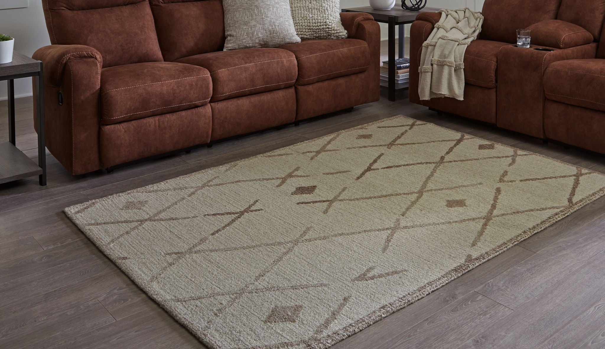 Guyford - 5' x 7' Rug - Beige / Brown