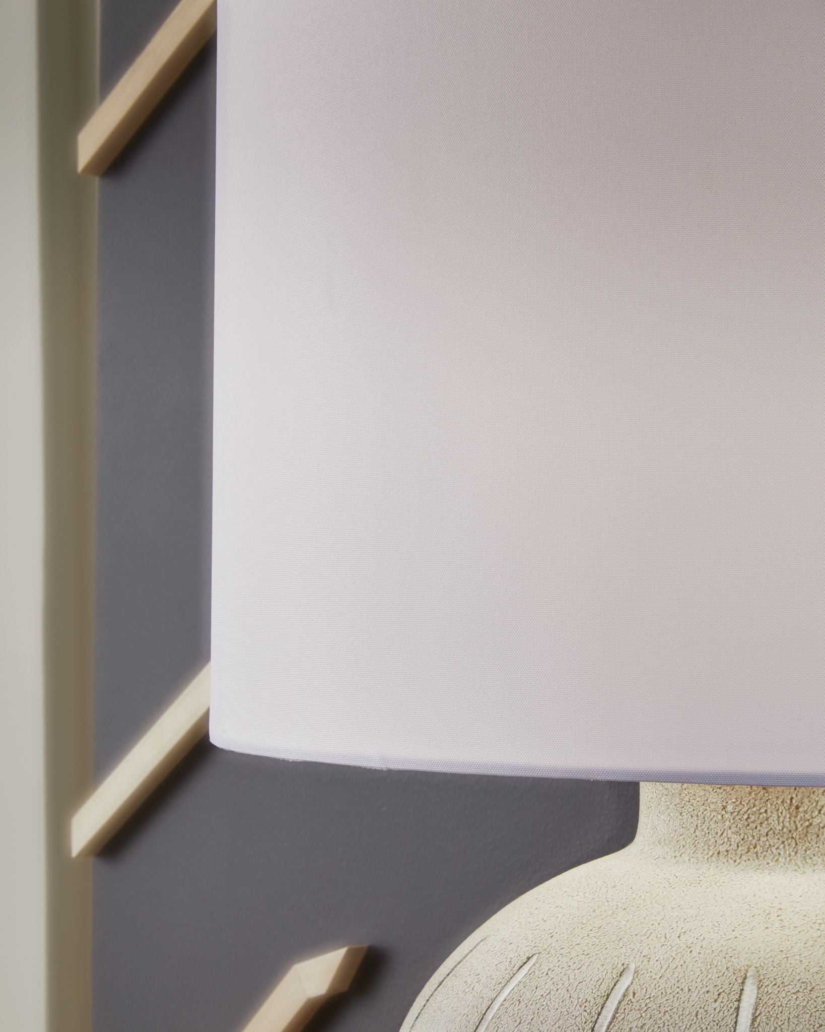 Calbert - Lampe de table Poly - Gris chaud