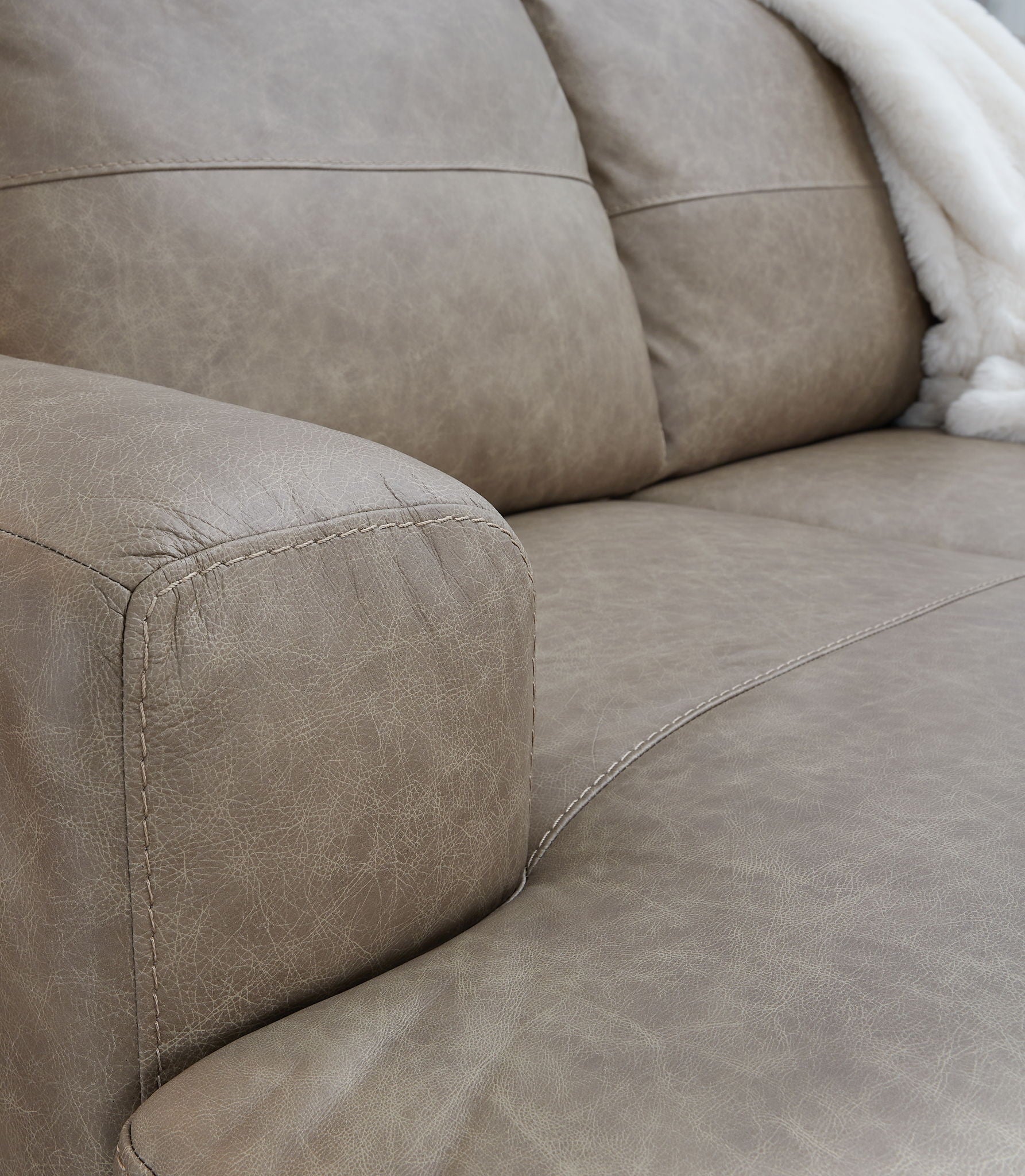 Amuleto - 2-Piece Sectional With Laf Corner Chaise - Leather Match - Desert