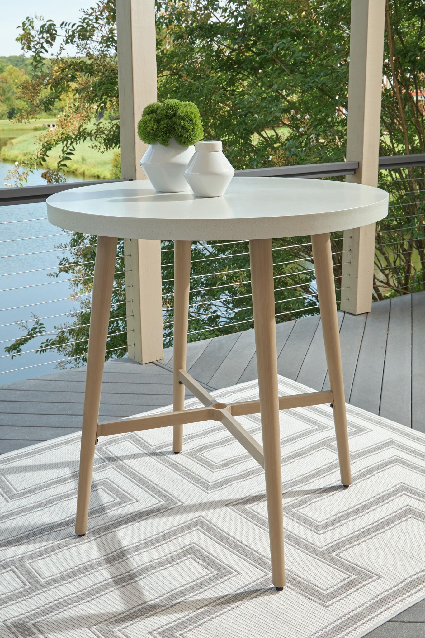 Seton Creek - Table de bar ronde avec option parasol - Beige