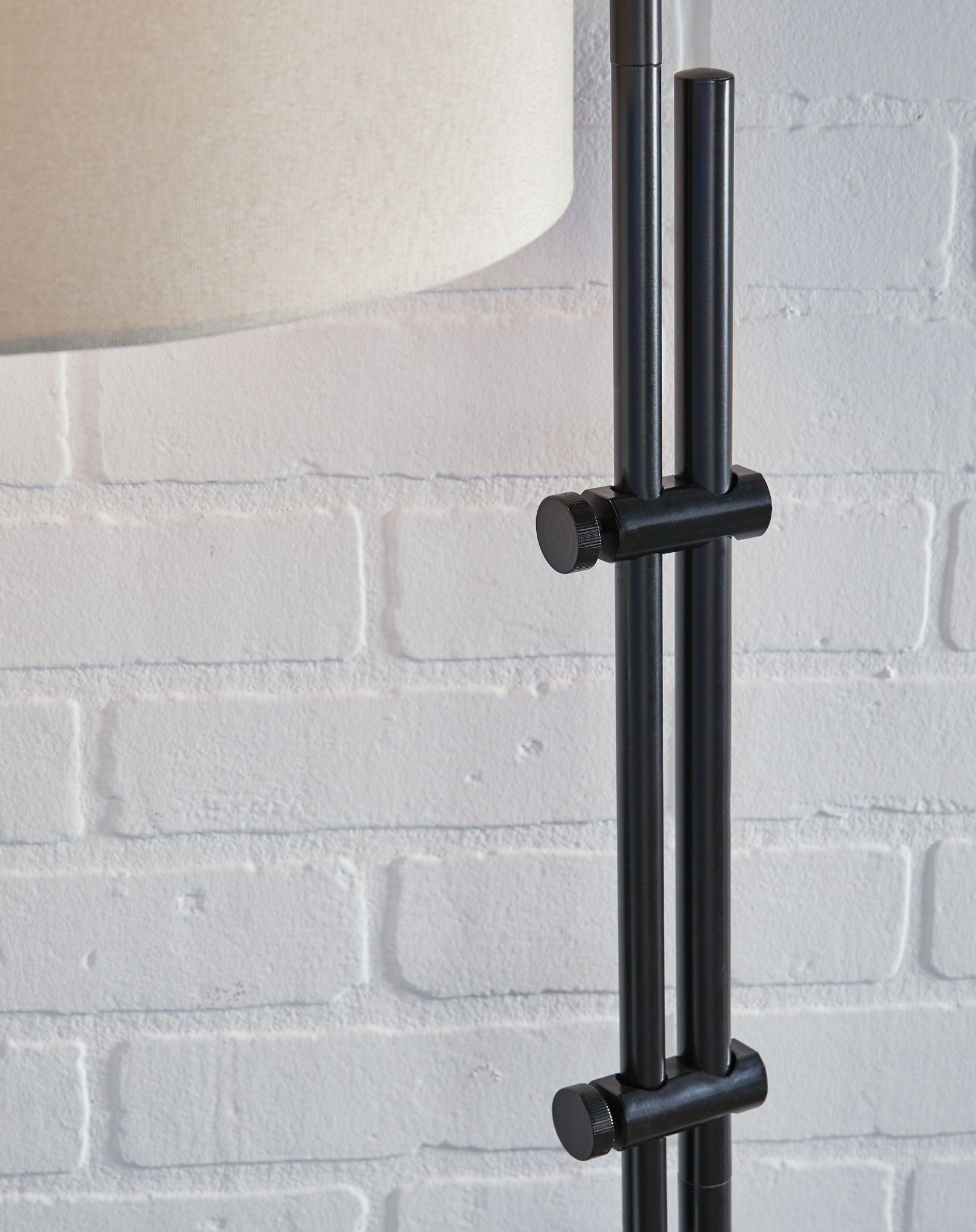 Baronvale - Lampe d'appoint avec touches métalliques