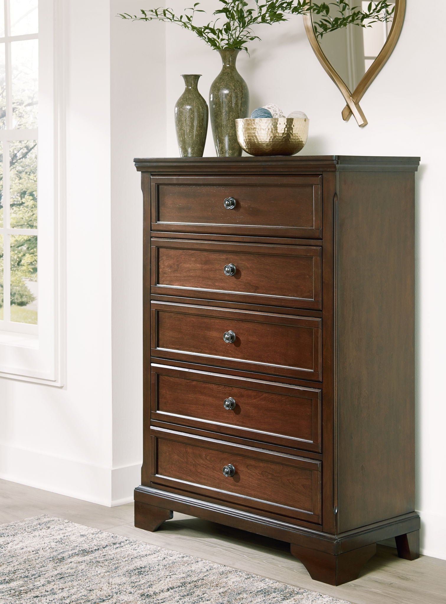 Trellington - Commode cinq tiroirs - Marron