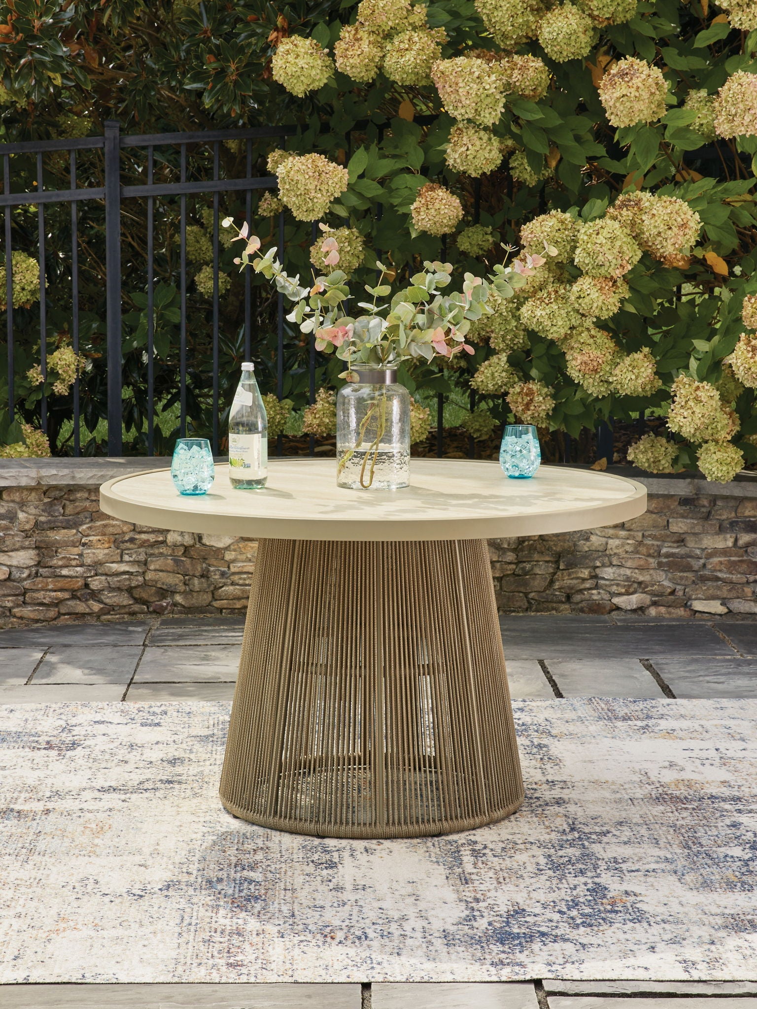 Orchard Beach - Table de repas d'extérieur - Beige