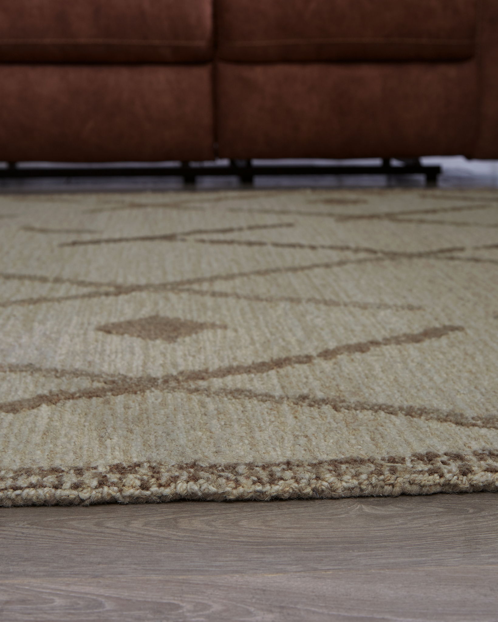 Guyford - 5' x 7' Rug - Beige / Brown