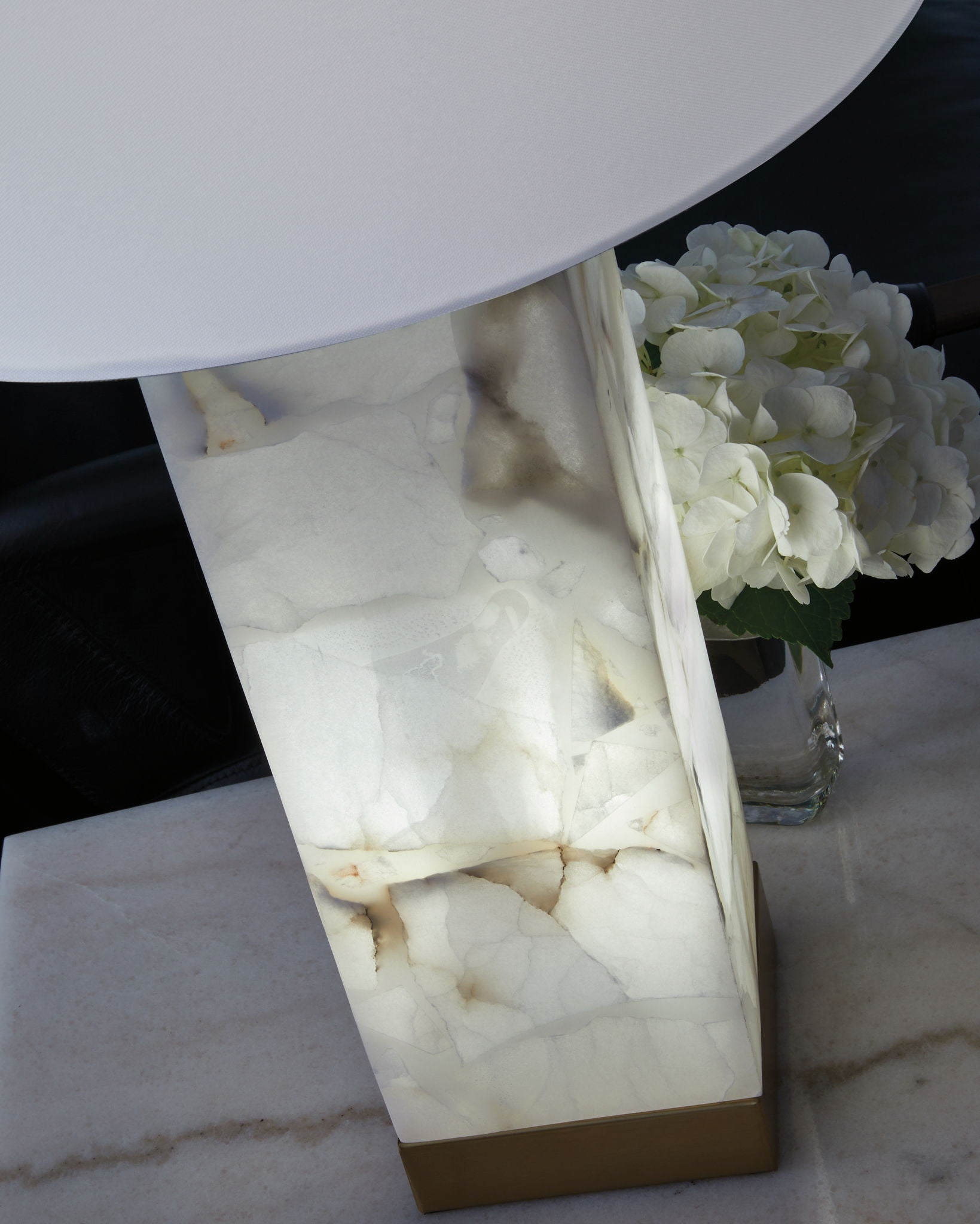Linderfield - Lampe de table en albâtre - Finition blanc/doré