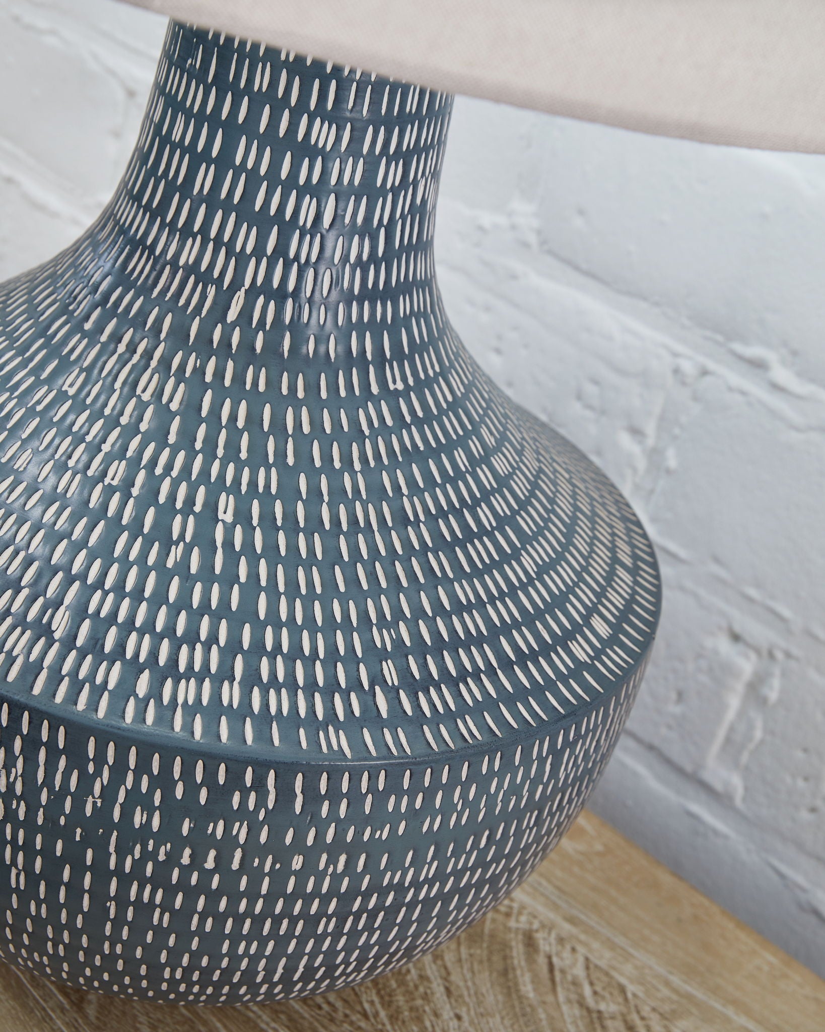 Schylarmont - Lampe de table en métal - Gris antique / Blanc