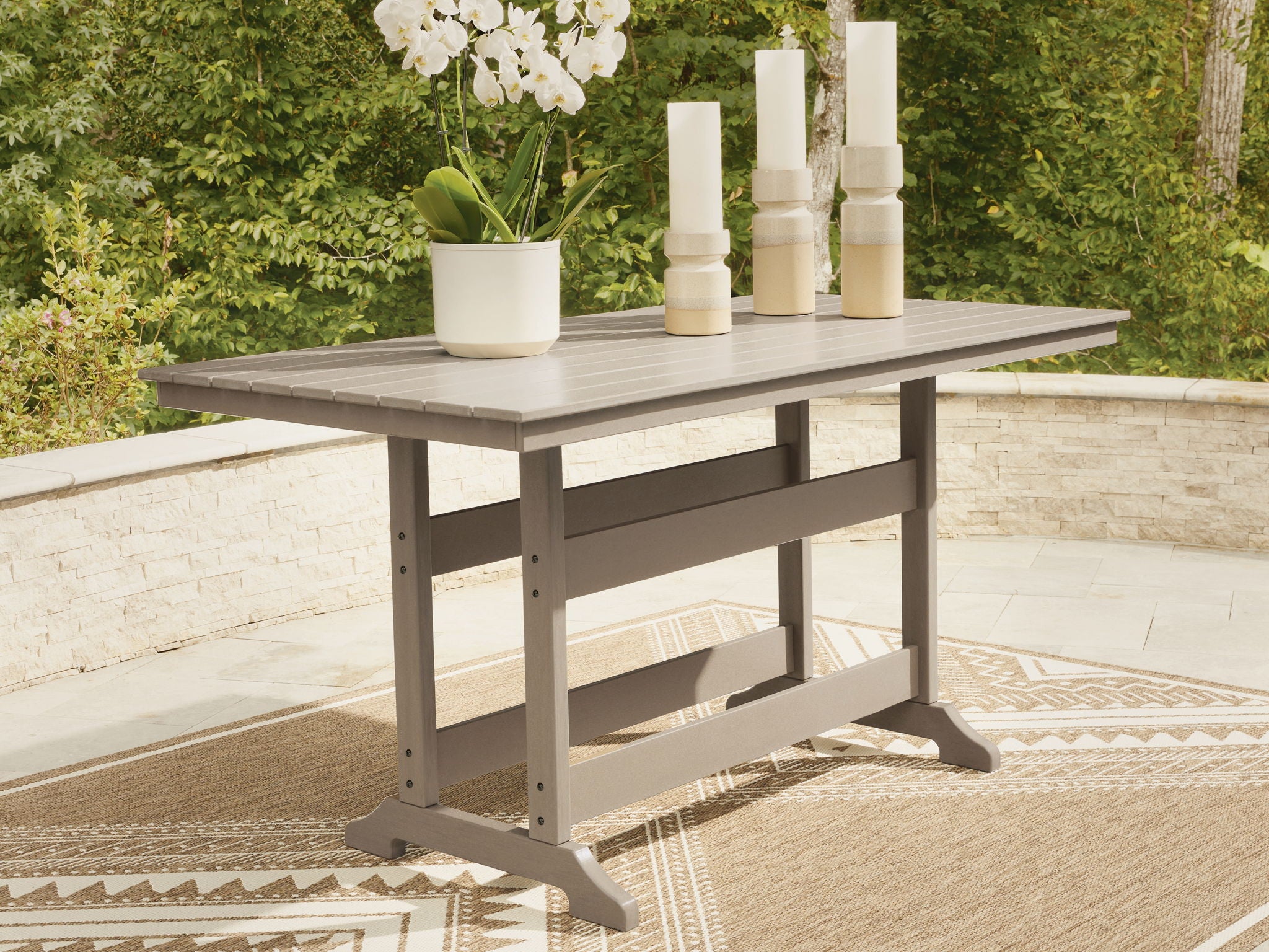 Table de salle à manger rectangulaire hauteur comptoir Seacliff Beach avec option parasol - Brun moyen