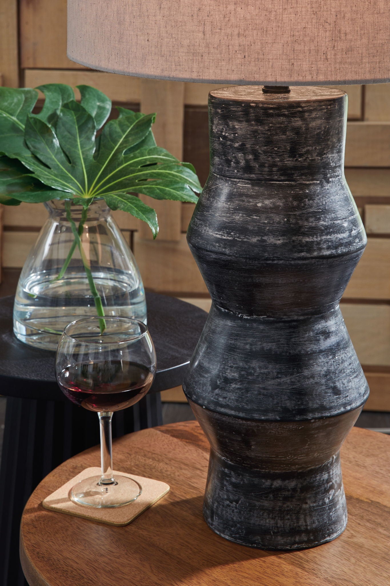 Kerbert - Lampe de table en terre cuite - Noir vieilli