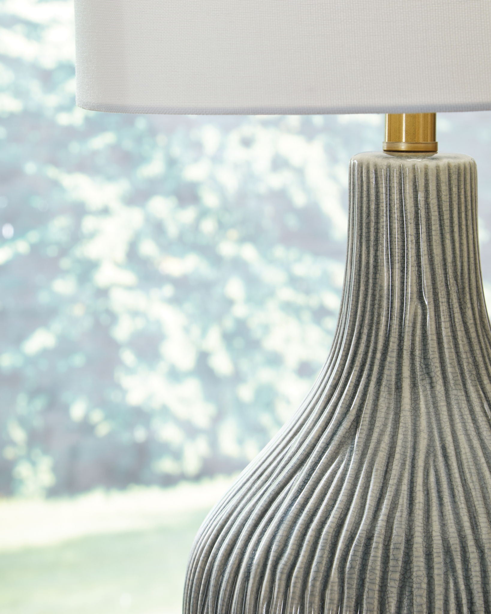 Judlen - Lampe de table en céramique - Finition gris/doré