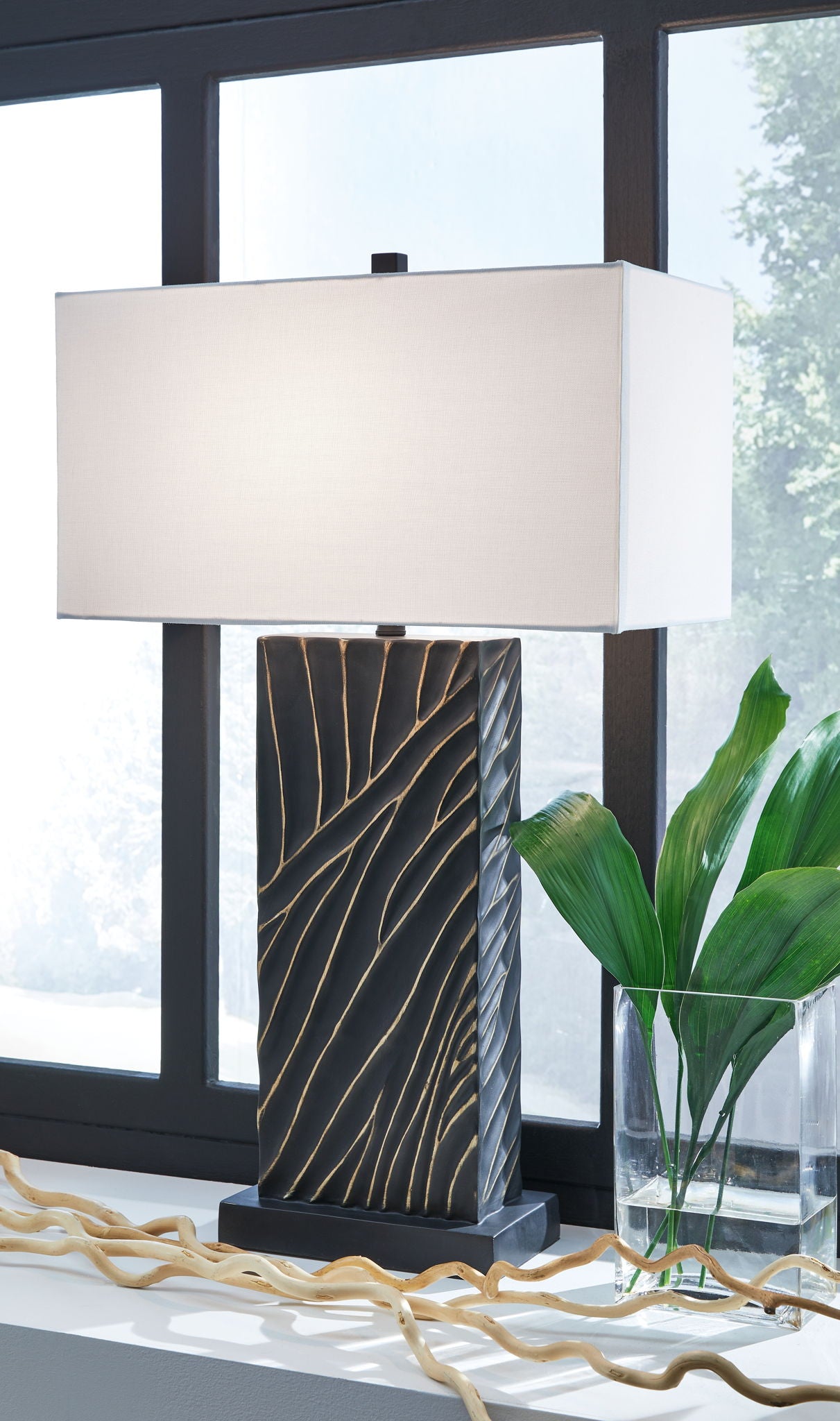Lampe de table Bartlen - Poly - Finition noire / dorée