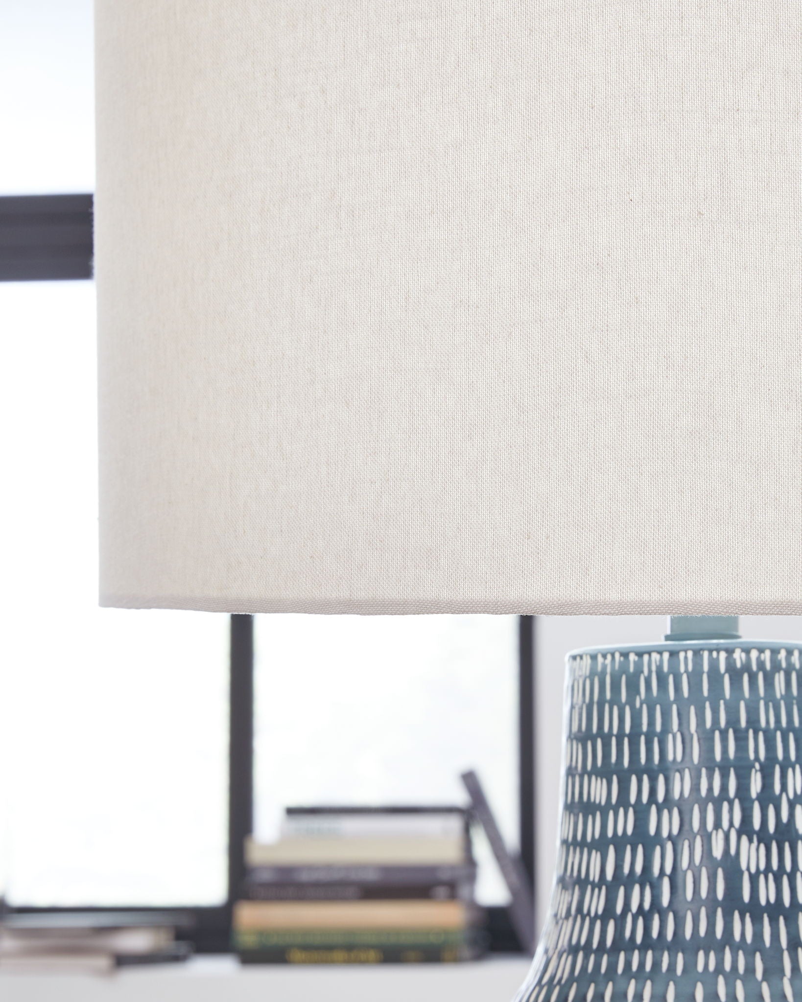 Schylarmont - Lampe de table en métal - Gris antique / Blanc