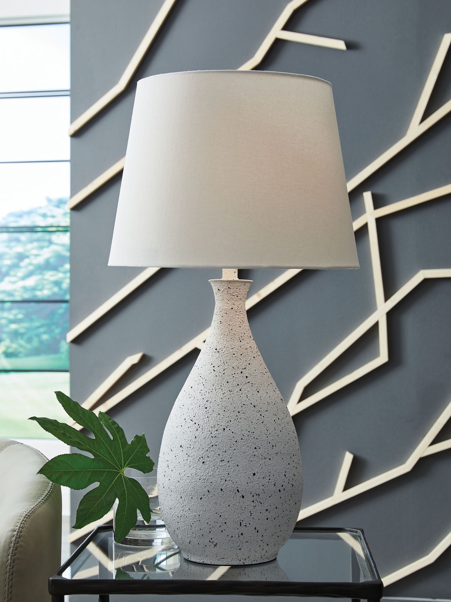 Wyattford - Lampe de table en métal - Blanc / Noir