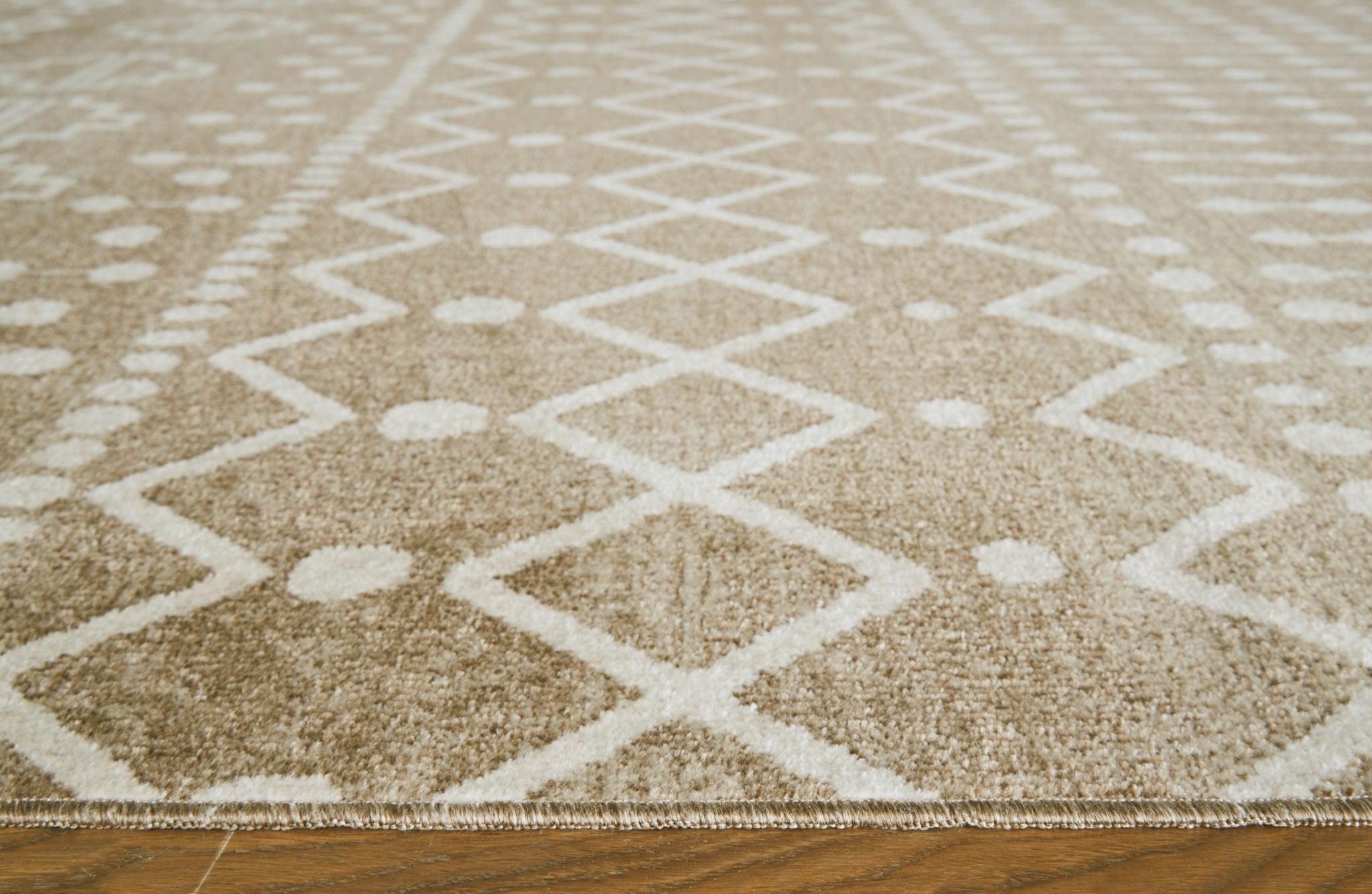 Bunchly - 5' x 7' Rug - Tan / Brown / Cream