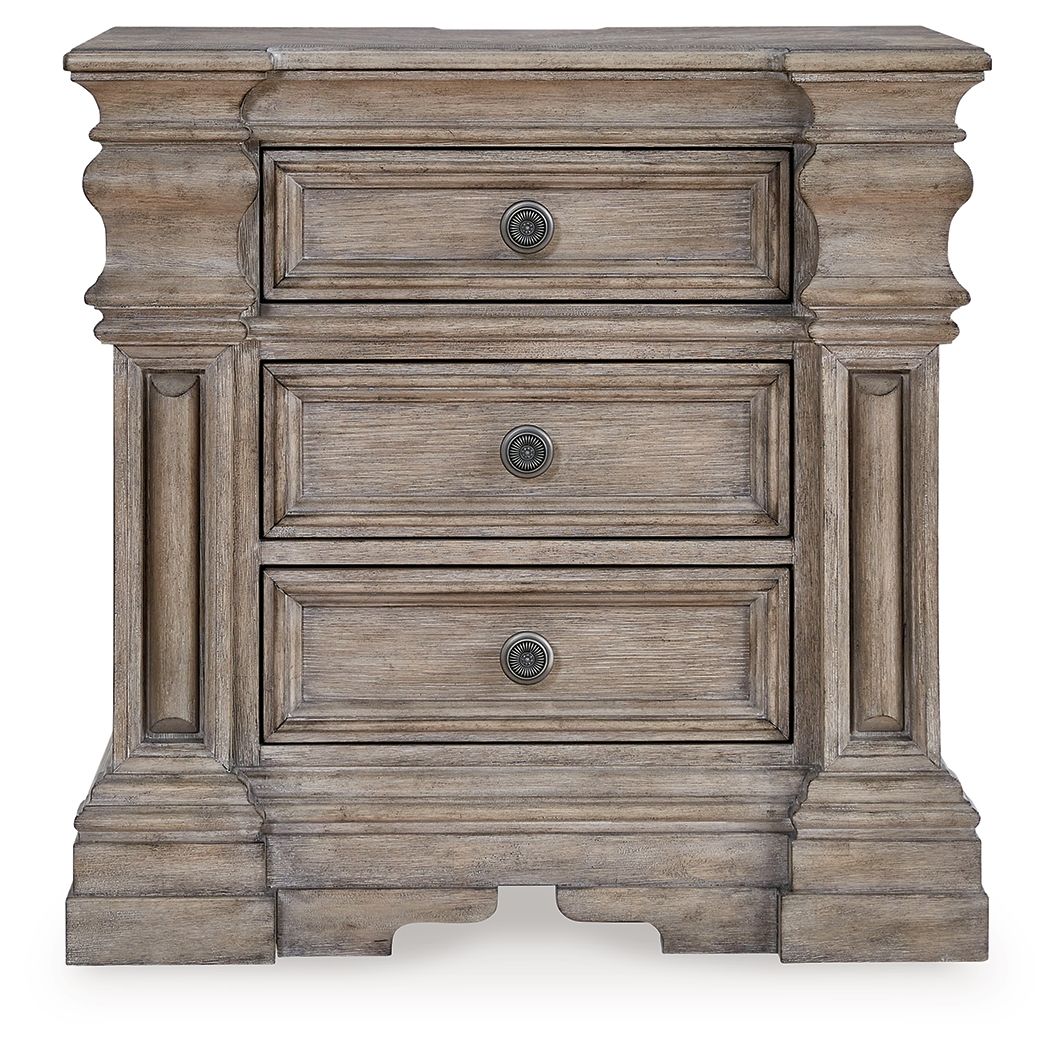 Blairhurst - Table de chevet à trois tiroirs - Marron grisâtre clair