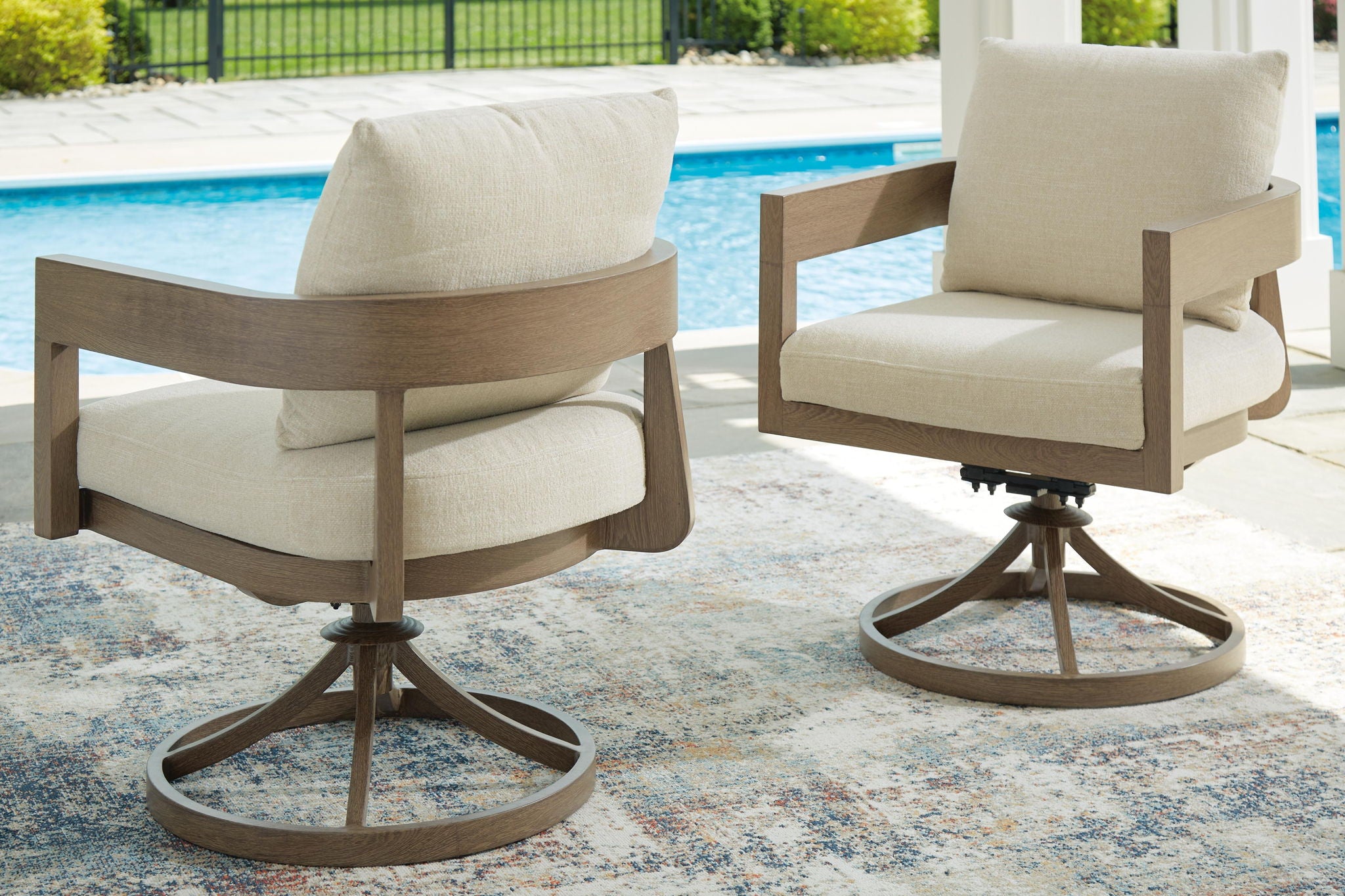 Serene Bay - Fauteuil Pivotant avec Coussin (Lot de 2) - Brun Foncé / Blanc