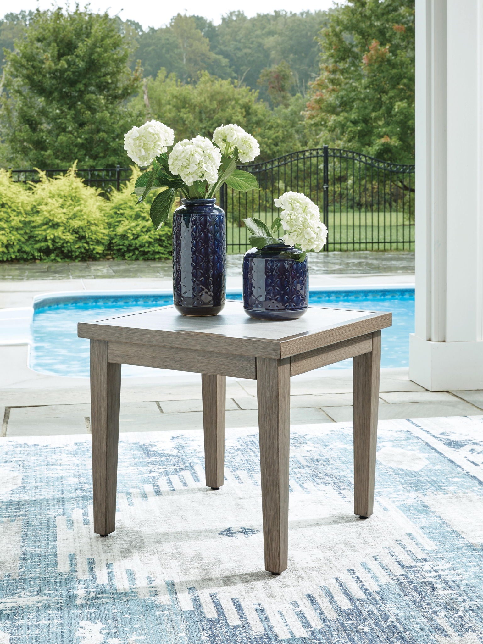 Rainier Ranch - Table d'appoint carrée - Brun / Beige