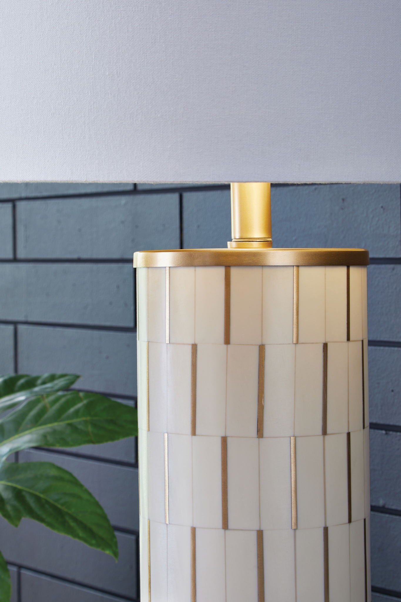 Faridworth - Lampe de table Poly - Finition blanc / or