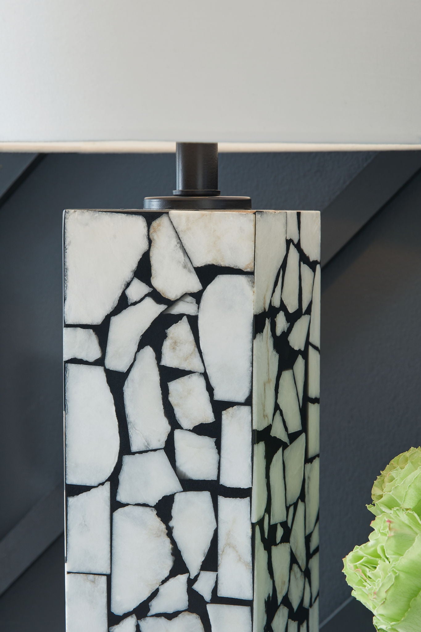 Macaria - Lampe de table en marbre - Blanc / Noir