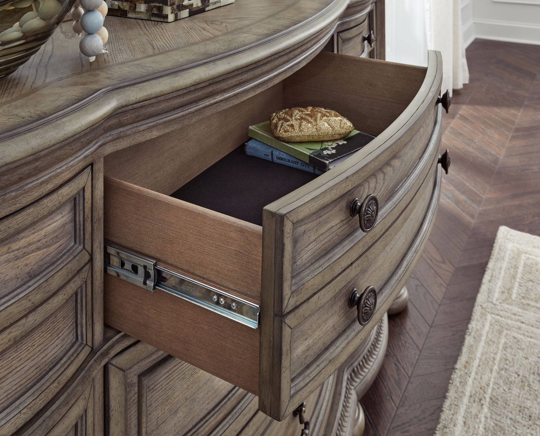 Ardenfield – Commode et miroir – Brun clair