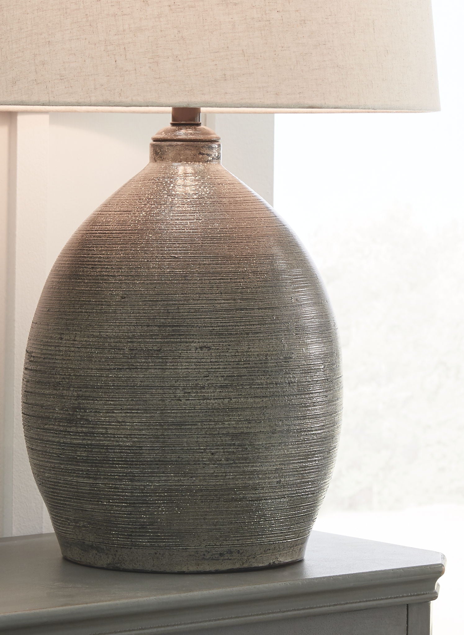 Joyelle - Lampe de table en terre cuite - Grise
