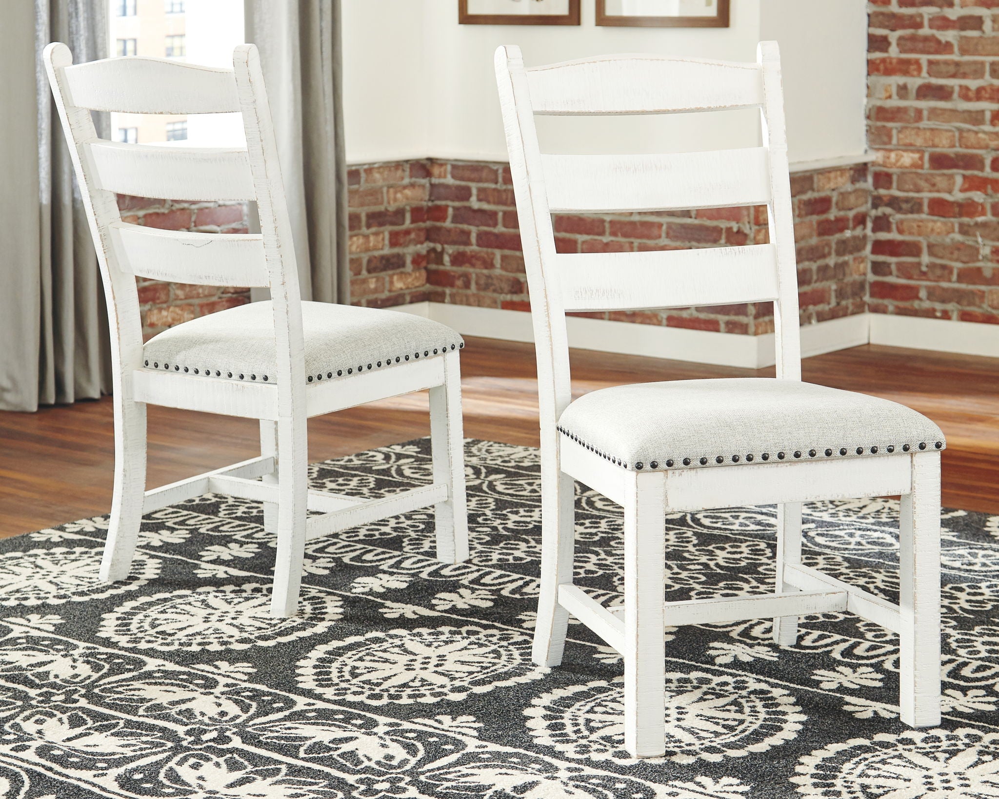 Valebeck - Chaise d'appoint rembourrée (Lot de 2) - Beige / Blanc
