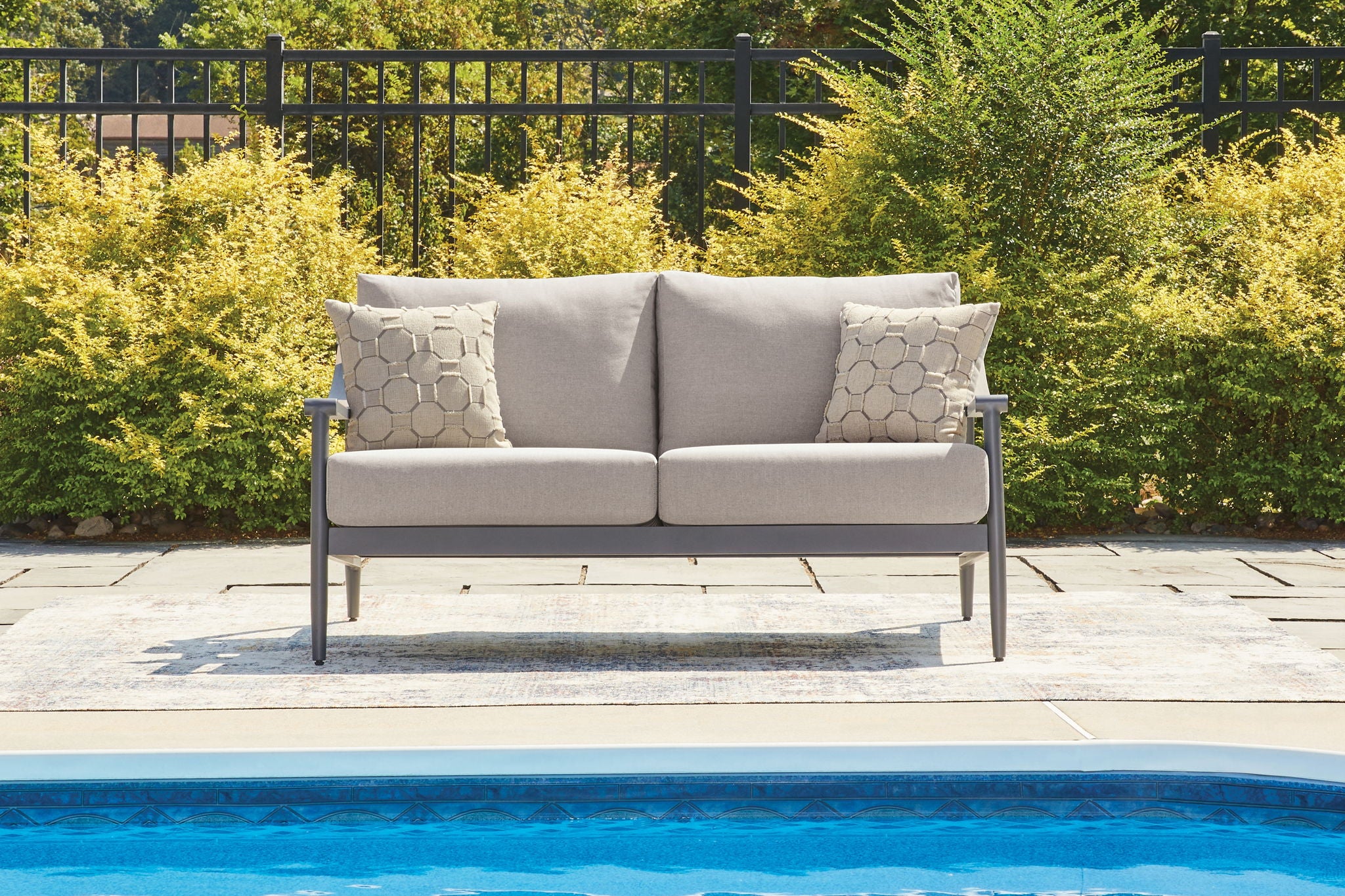 Ocean Beach - Causeuse avec coussin - Gris