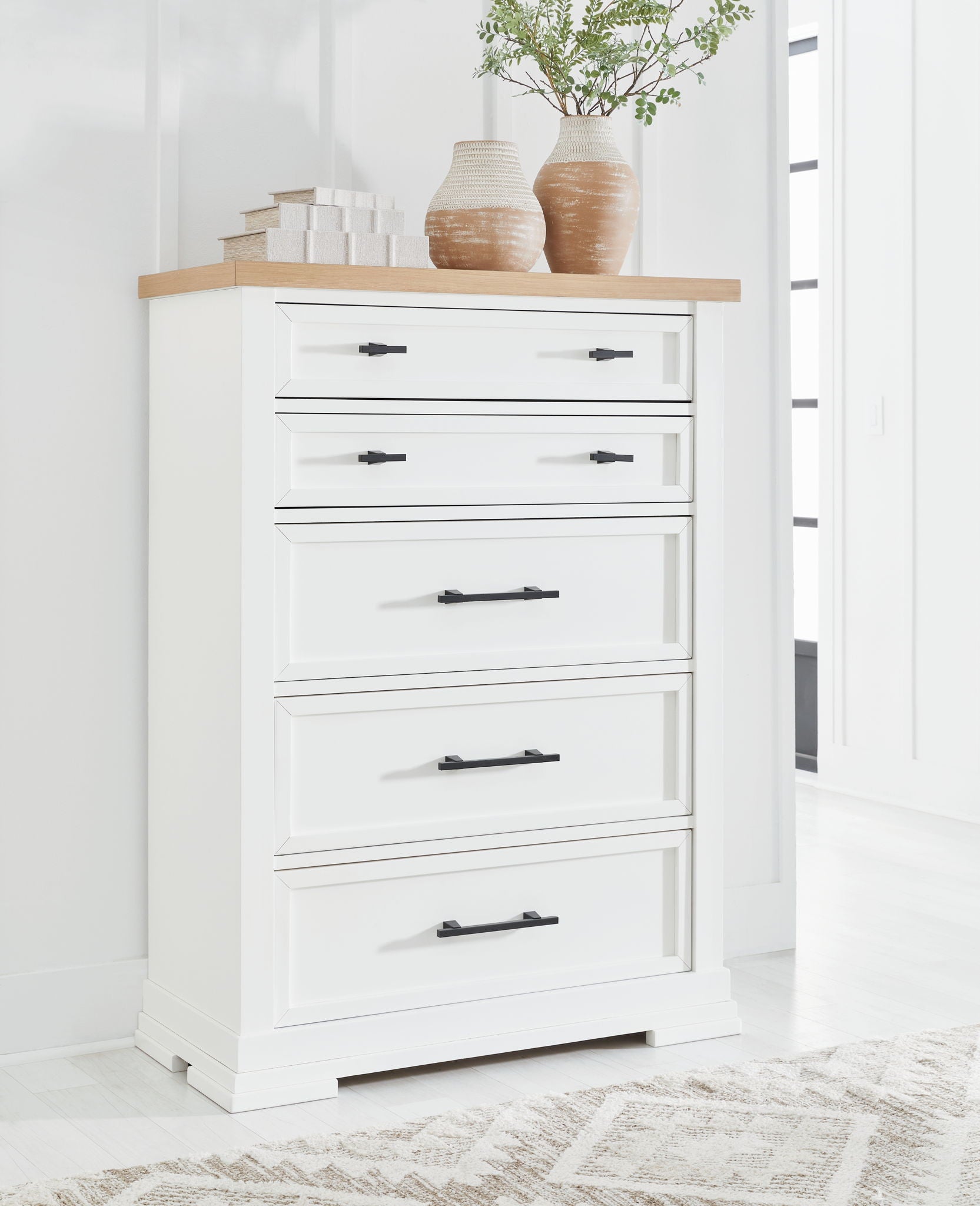 Ashbryn - Commode cinq tiroirs - Blanc / Naturel