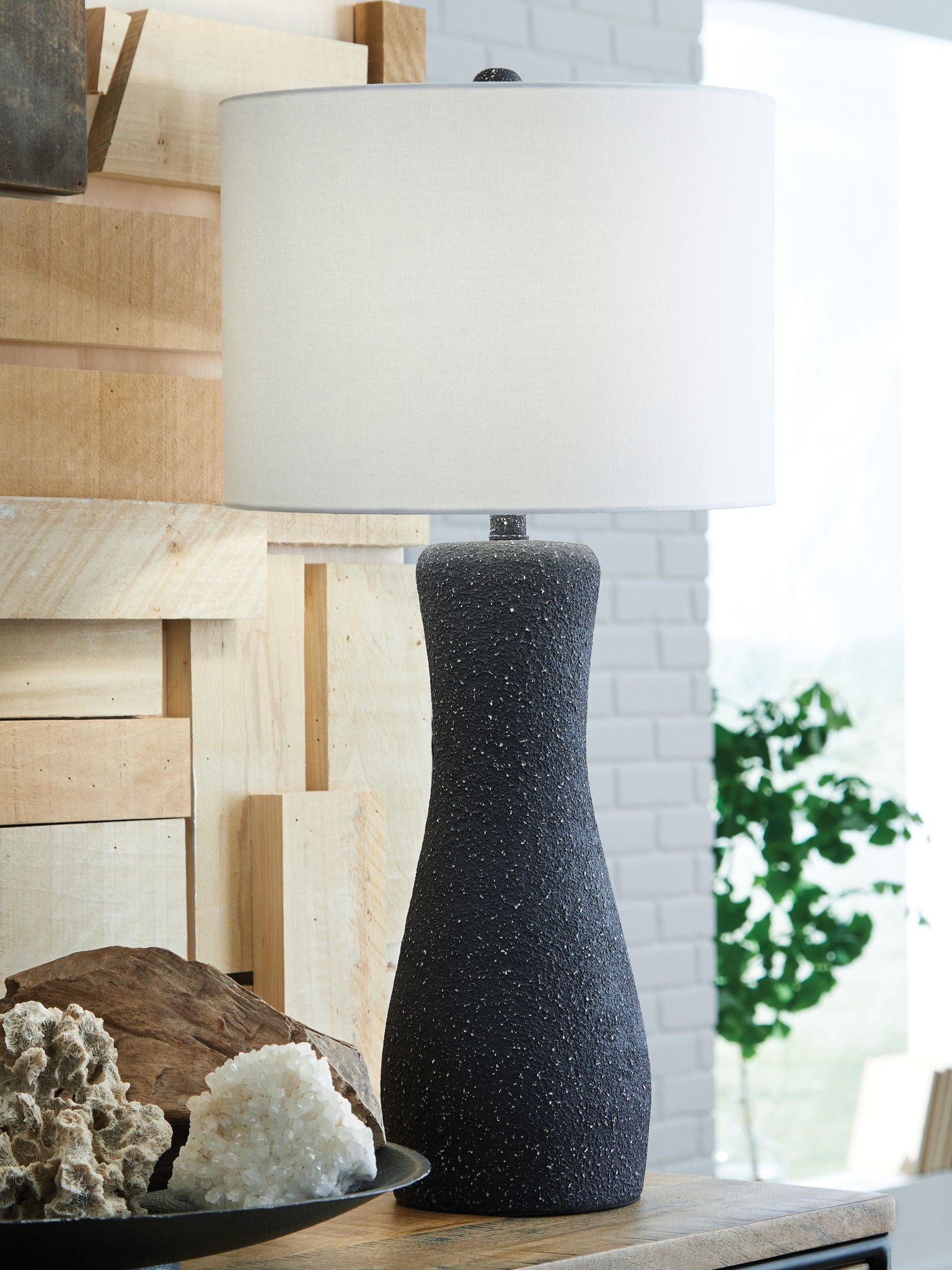 Maykins - Lampe de table en métal - Noir