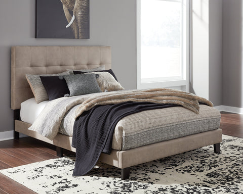 Adelloni Queen Upholstered Bed