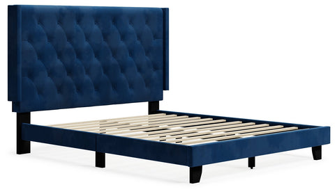 Vintasso Queen Upholstered Bed